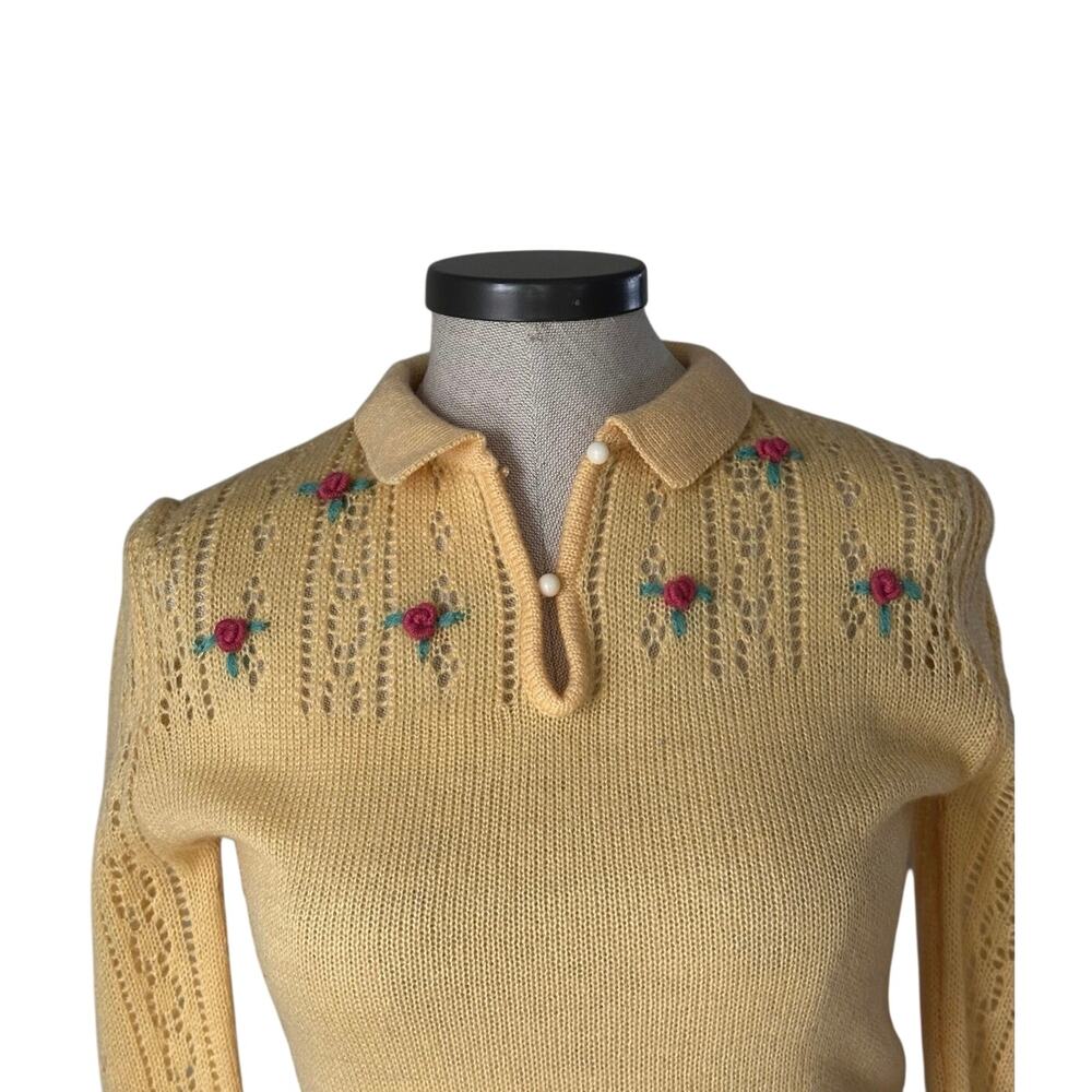 Vintage Cottagecore Yellow Floral Embroidered Collared Sweater Small